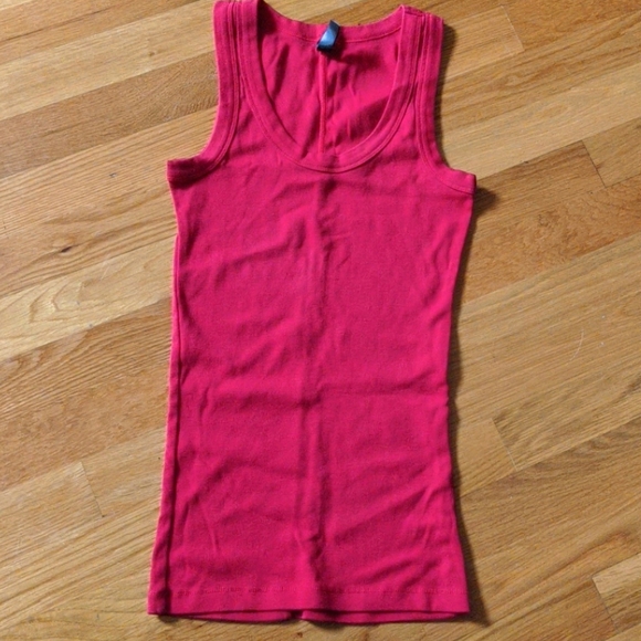 Red VS tank - Picture 1 of 3